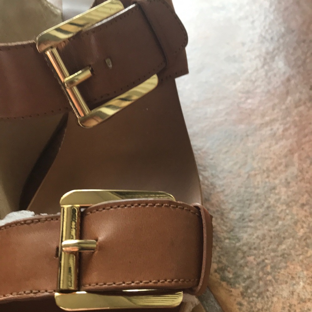 MICCHAEL KORSE WEDGE SANDAL WITH WIDE BUCKLE . - Picture 9 of 13